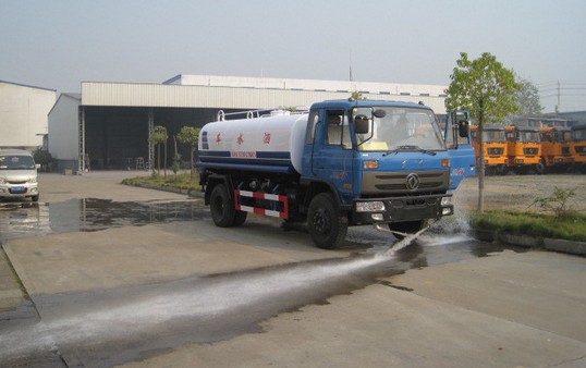 東風(fēng)153<a href=http://www.yingyingchuanmei.cn/ssc target=_blank class=infotextkey>灑水車(chē)</a>測(cè)試圖片