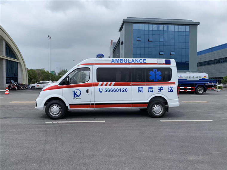 上汽大通長(zhǎng)軸救護(hù)車(chē)(國(guó)五)圖片5