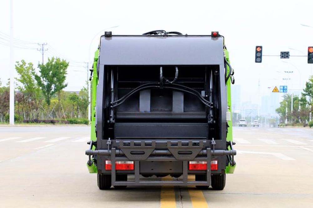 國(guó)六東風(fēng)五方壓縮式垃圾車圖片5