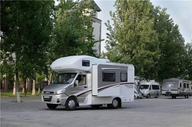 適合國(guó)內(nèi)使用的自行式C型房車(chē)