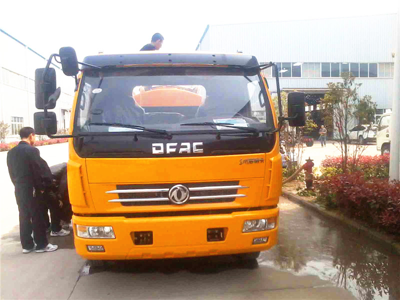 高壓清洗<a href=http://www.yingyingchuanmei.cn/xifenche/ target=_blank class=infotextkey>吸糞車</a>正面圖