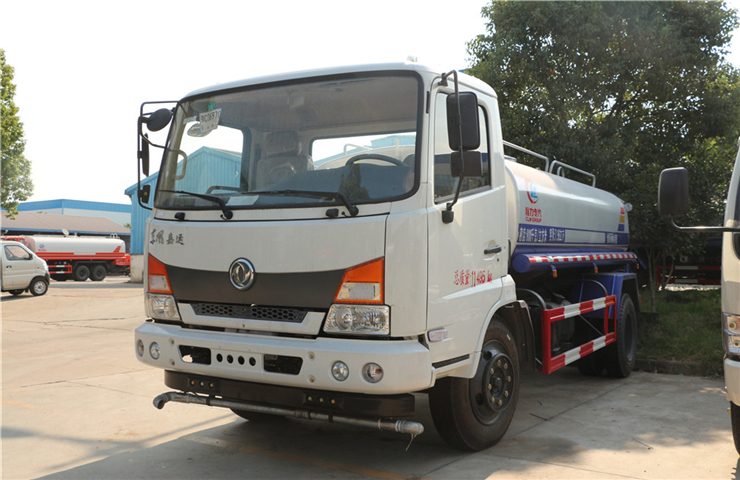 10方東風(fēng)嘉運(yùn)綠化噴灑車(chē)
