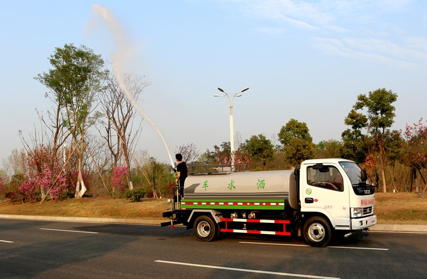 熱銷(xiāo)5噸東風(fēng)灑水車(chē)